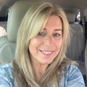 Meet your Posher, Dana